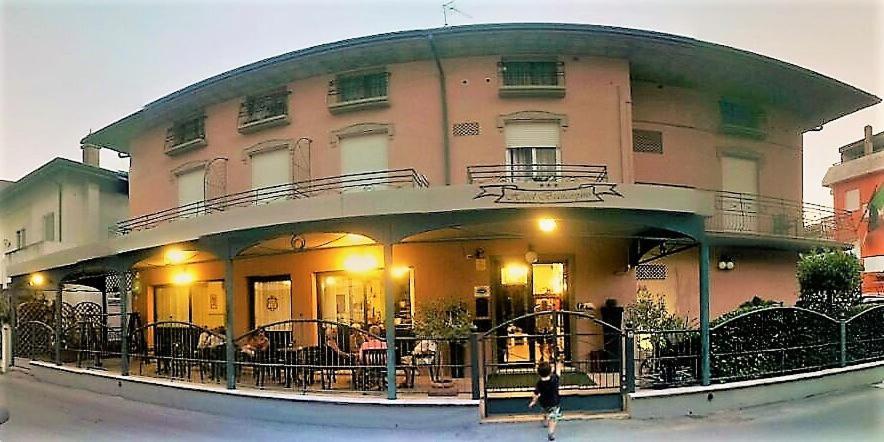 Hotel Biancospino Rímini Exterior foto